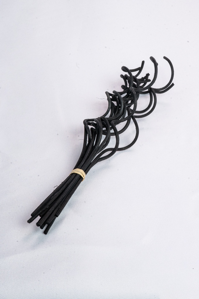 [45037] VARILLA DE RATTAN ONDULADA NEGRA 23CM X 3MM 