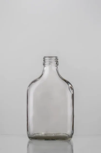 Botella de vidrio Petaca 200cc con tapa rosca. Ideal para bebidas alcohólicas