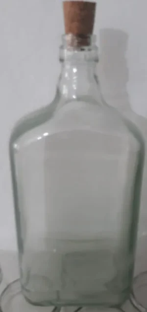 Botella de vidrio Whisky 1000cc con boca para corcho. Envase de litro. DATE SRL